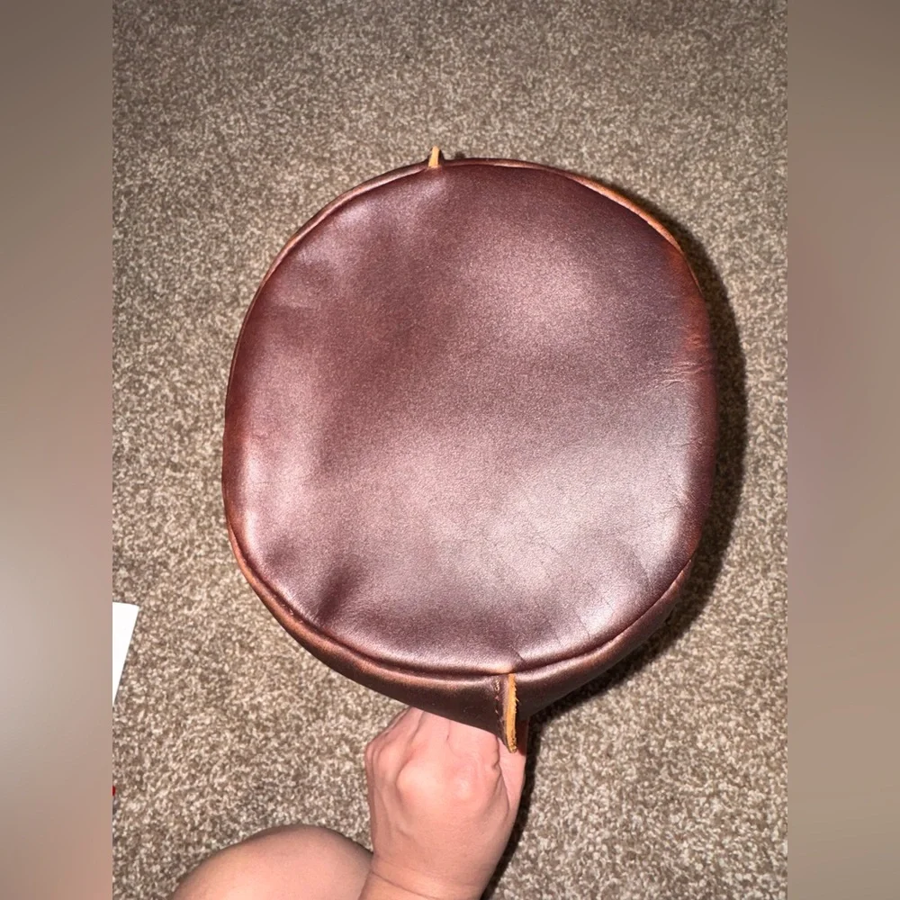 Portland Leather Tote Devan Bucket Tote in Color Grizzly - Picture 7 of 11